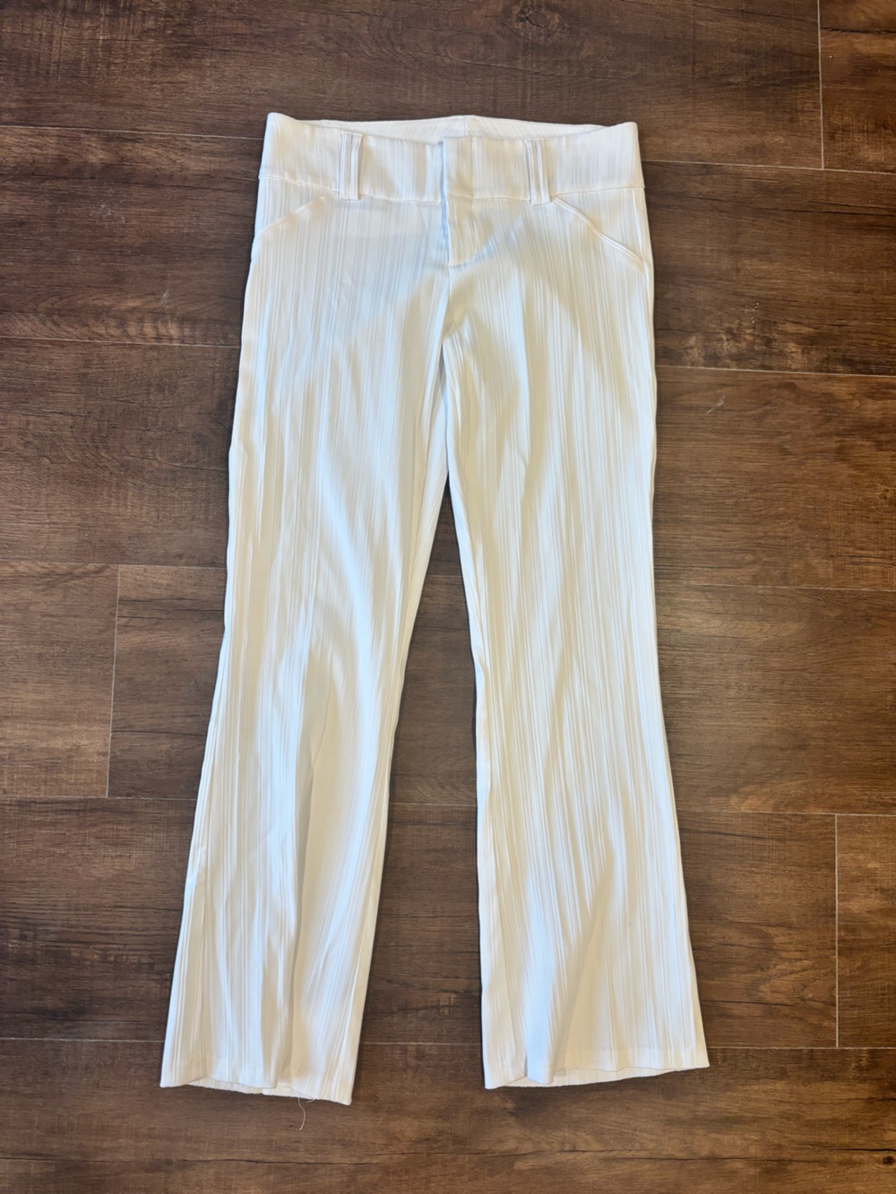 Cache Pleated White Dress Pants Size 8 Womens. Front / Back Pockets Straight Leg